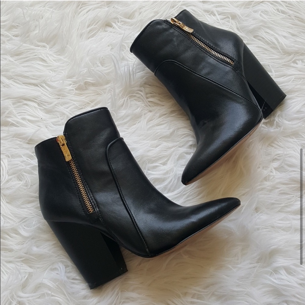 New bcbg booties